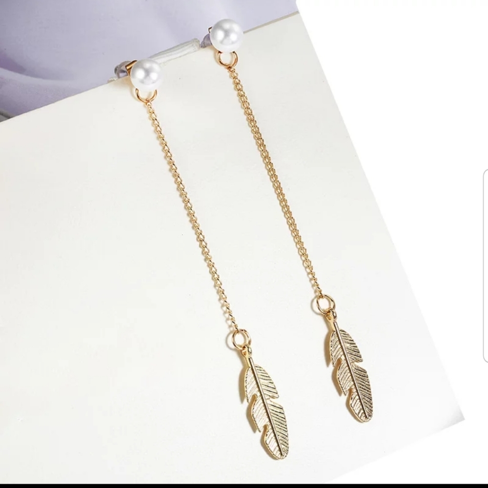 ☆Bethany ☆ Pearl and Feather Earrings - Picture 2 of 5